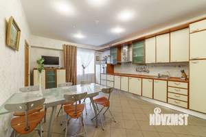 Таунхаус 260м², 2-этажный, участок 1 сот.