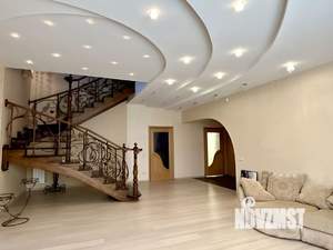 Коттедж 251м², 2-этажный, участок 15 сот.  