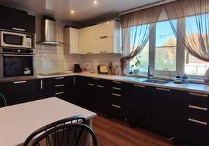 Дом 180м&sup2;, 2-этажный, участок 10 сот.  