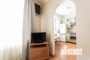 Студия квартира, посуточно, 37м2, 1/5 этаж