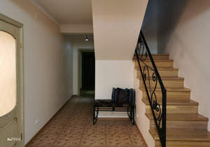 5-к квартира, на длительный срок, 220м2, 1/3 этаж