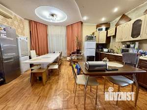 3-к квартира, на длительный срок, 210м2, 1/3 этаж