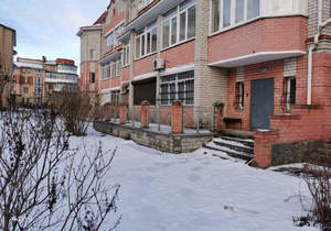 5-к квартира, на длительный срок, 220м2, 1/3 этаж