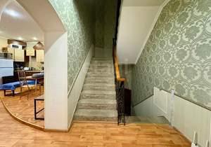 3-к квартира, на длительный срок, 210м2, 1/3 этаж