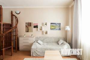 Студия квартира, посуточно, 37м2, 1/5 этаж