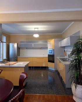 4-к квартира, вторичка, 159м2, 2/4 этаж