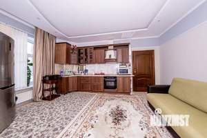 6-к квартира, вторичка, 210м2, 3/3 этаж